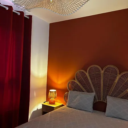 Dijon-gare & Parking Prive - L'escale Boheme- 41m2 Apartment
