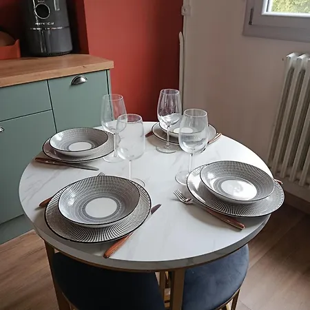 Dijon-gare & Parking Prive - L'escale Boheme- 41m2 Apartment *